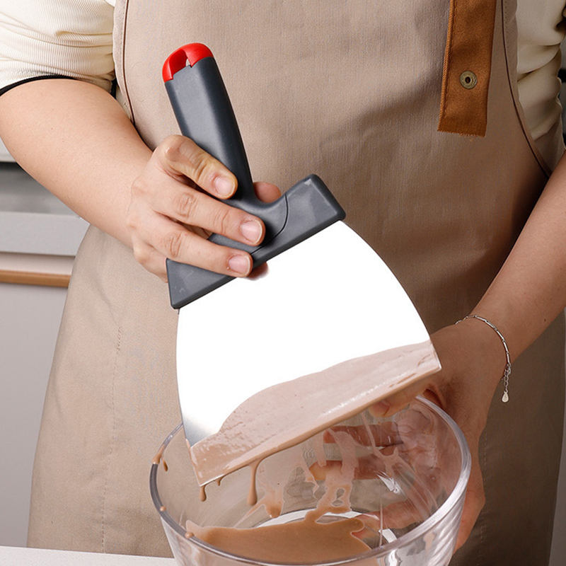 Grattoir à pâte en acier inoxy - Kitchen Gadgets Everyone Needs avis et prix